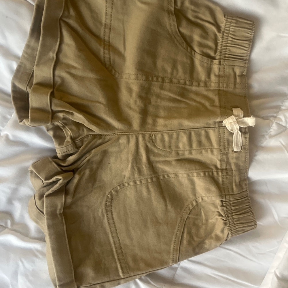 Khaki shorts Unisex for kids.